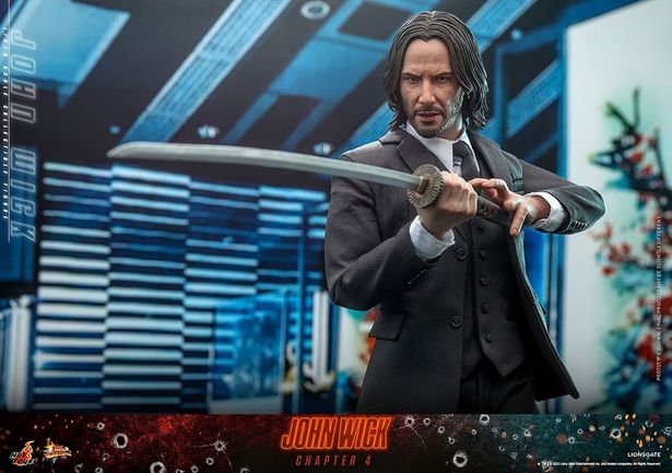 日本刀など多彩な武器もうれしいポイント(「【ムービー・マスターピース】『ジョン・ウィック：コンセクエンス』1/6スケールフィギュア ジョン・ウィック」)