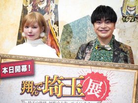 「翔んで埼玉展 -埼玉の皆様、展覧会を作ってゴメンなさい。-」オープニングセレモニーに出席した加藤諒と益若つばさ