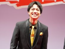 主演映画『ある閉ざされた雪の山荘で』(2024年1月12日公開)のジャパンプレミアでハイテンションでトークを展開した重岡大毅