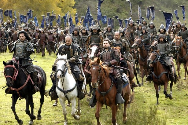 己の信じる道のため、決死の覚悟で戦いに赴く侍たち(『ラスト　サムライ』)