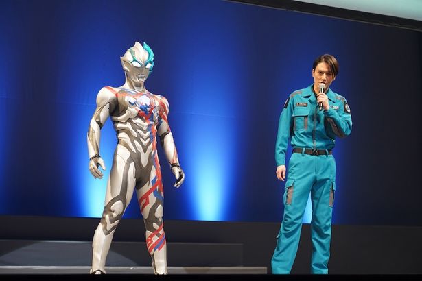 【写真を見る】ヒルマ・ゲント役の蕨野友也はウルトラマンブレーザーと共に劇場映画『ウルトラマンブレーザー THE MOVIE 大怪獣首都激突』(2024年2月23日公開)を発表！