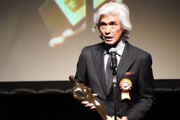 師弟関係を演じた横浜流星を称えた
