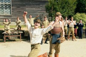 点が入ると全力で喜んだり、悔しがったりする「特攻隊員」たちの姿