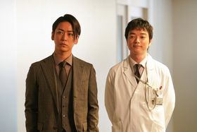 三池崇史監督作『怪物の木こり』唯一無二のバディ像を見せた亀梨和也&染谷将太の2ショット場面写真