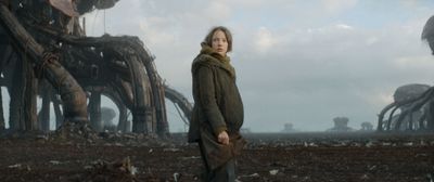 ラフィエラ・チャップマンがヴェスパーを熱演するダーク・ファンタジーSF『VESPER／ヴェスパー』