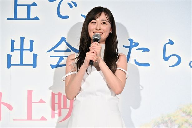 『あの花が咲く丘で、君とまた出会えたら。』舞台挨拶に参加した福原遥