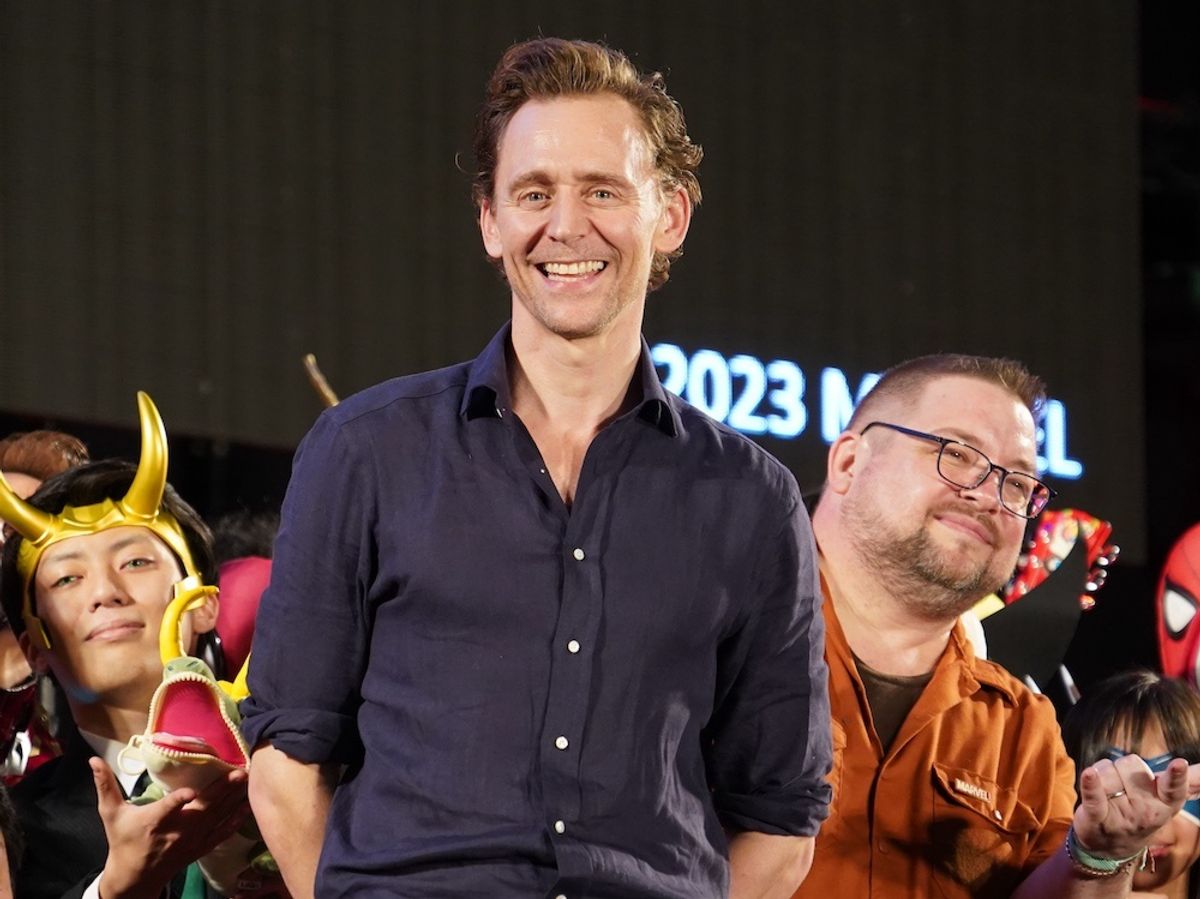 トム・ヒドルストン ロキ 直筆サイン コミコン トム・ヒドルストン直筆サイン入り超大型写真…Tom〜 - メルカリ
