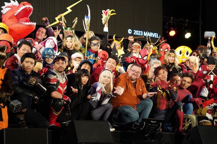 「東京コミコンでアッセンブル！マーベル・ギャザリング2023」のステージに登場したマーベル・コミックス編集長C.B.セブルスキー