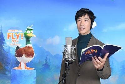 マック役の堺は「カモ役なんて実写では絶対できないので」と出演に喜びのコメント