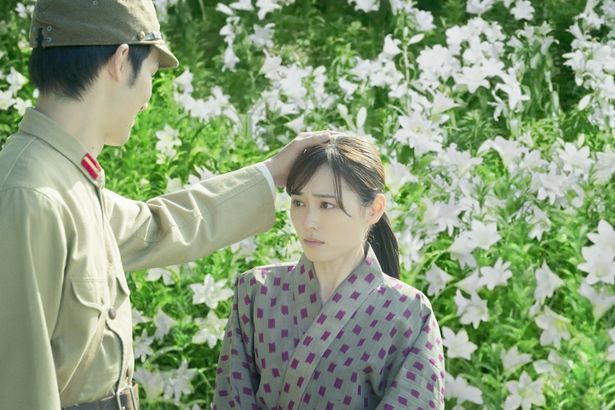 【写真を見る】“号泣必至”と話題沸騰の『映画あの花』が今週も2位をキープ！動員＆興収は前週比120％