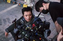 『コンクリート・ユートピア』に主演したイ・ビョンホン＆オム・テファ監督にインタビュー