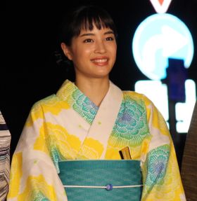 広瀬すず、浴衣姿で花火を堪能！