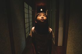 『みなに幸あれ』で 主人公(古川琴音)の幼少期回想シーンが公開