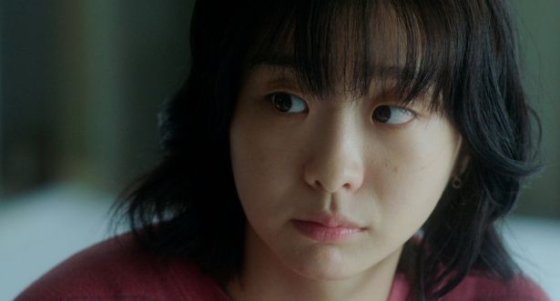【写真を見る】キム・ダミのアンニュイな表情にドキリ