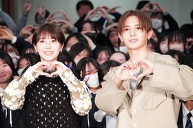 山田涼介＆浜辺美波の登場に、350名の学生たちが大熱狂！