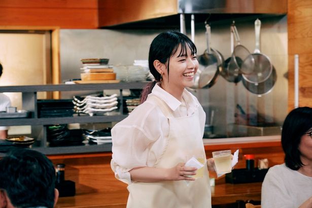 西野七瀬が演じる品城琴美は「ムシ」と呼ばれる少年の母