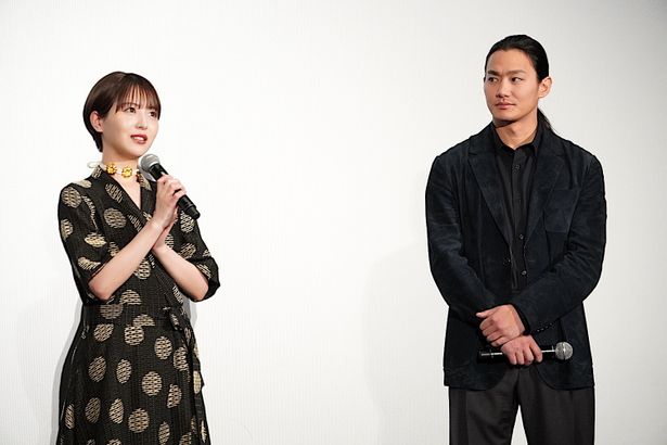 『サイレントラブ』の公開記念舞台挨拶の様子