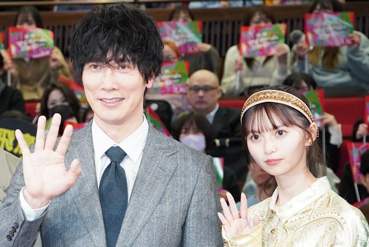 『マイホームヒーロー』佐々木蔵之介、「原作に敬意を払って作った」と力説。“娘”齋藤飛鳥からバースデーケーキのサプライズに感激！