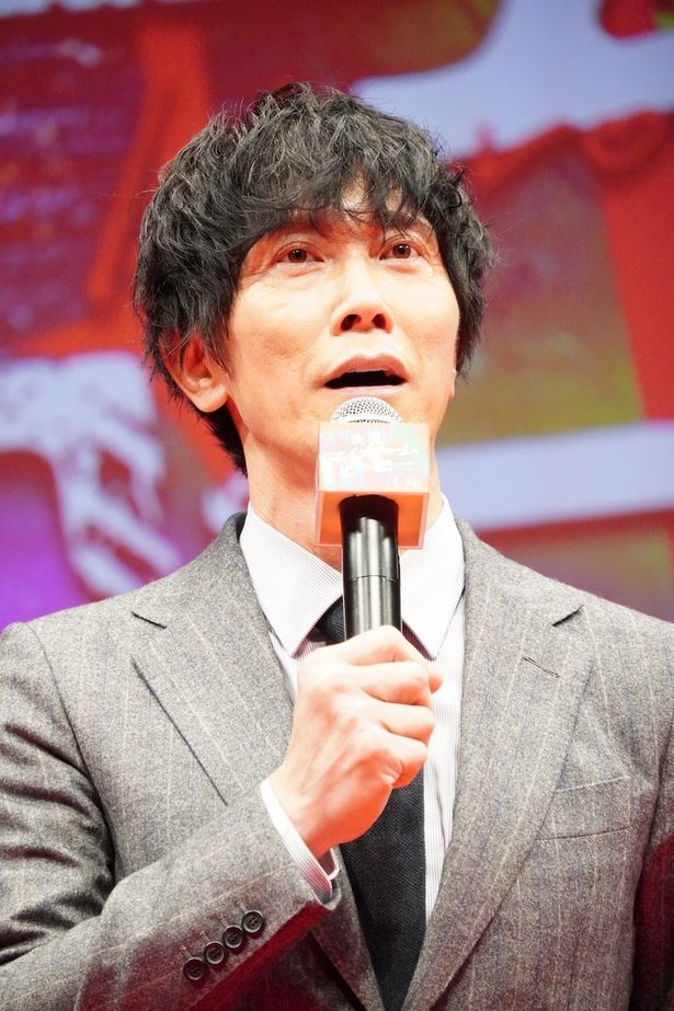 壮絶な戦いに味を投じるお父さん、鳥栖哲雄役を演じた佐々木蔵之介