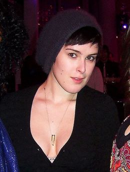 デミ・ムーアの長女、コンプレックスの顎がさらに伸びた!?