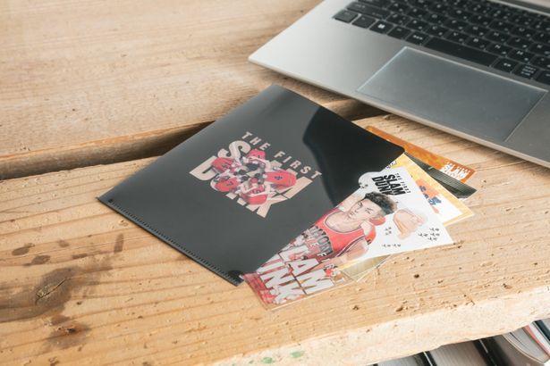 Special THANKS プレゼントが収納可能な「円陣 B6サイズクリアファイル」