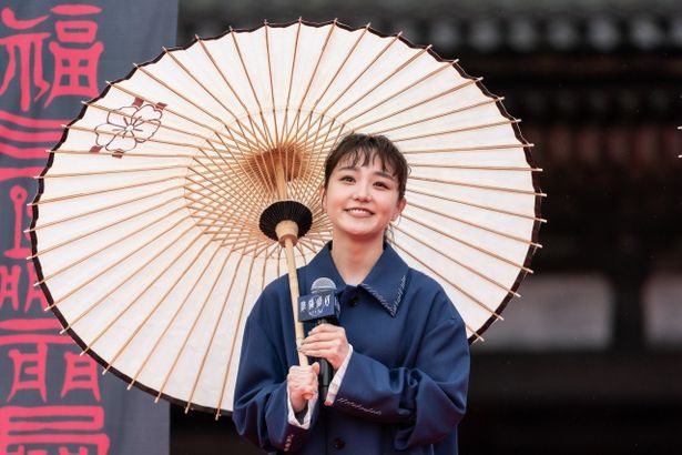 皇族の徽子女王役の奈緒