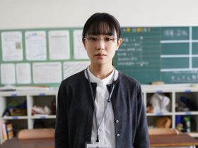 鳥飼茜『先生の白い嘘』主演・奈緒で映画化決定！劇映画初の「3面ライブスクリーン」でも同時公開