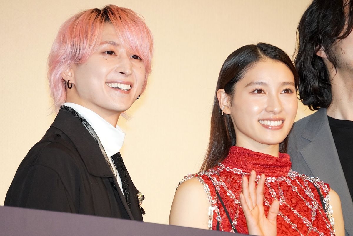 土屋太鳳、『マッチング』公開に笑顔!佐久間大介は「撮影で使っ 土屋太鳳、『マッチング』公開に笑顔!佐久間大介は「撮影で使っ