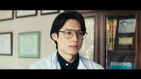 松村北斗が医者役に挑戦『ディア・ファミリー』憧れの大泉洋との共演に「空想だった尊敬がはっきりと実感のある尊敬に変わりました」