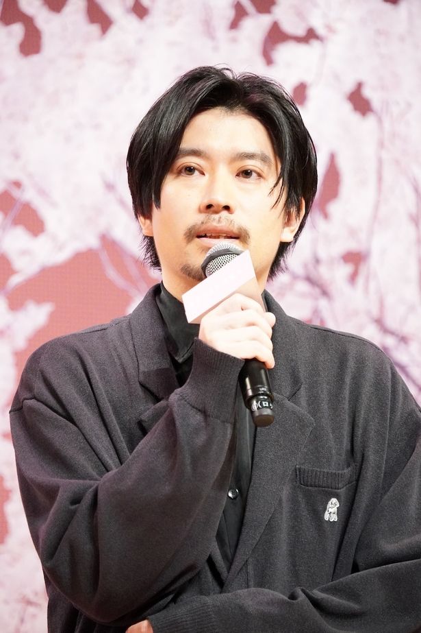 『四月になれば彼女は』完成披露試写会に出席した山田智和監督