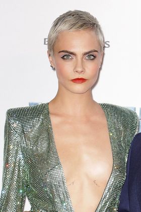 カーラ・デルヴィーニュ、大物女優たちとの交友のため、モデル友達は二の次？