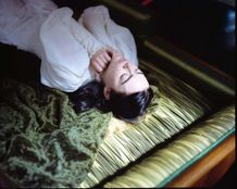  『哀れなるものたち』を観たファッションデザイナー、東佳苗へインタビュー