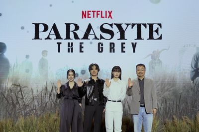 制作発表記者会見に臨むヨン・サンホ監督と俳優陣