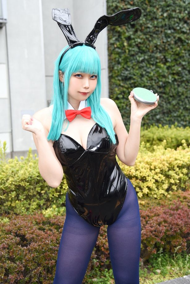 【写真を見る】バニー衣装の「ドラゴンボール」ブルマをはじめ、魅力的なコスプレイヤー30組を紹介