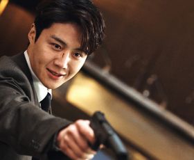 キム・ソンホの映画初主演作『貴公子』でド派手なガンアクションバトルの本編映像