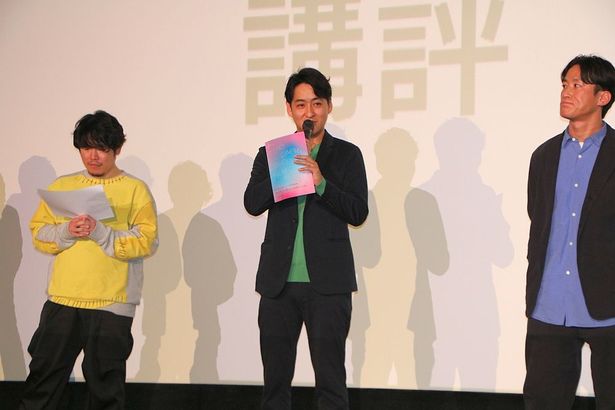川崎拓也監督、立川譲監督、東宝の武井克弘(左から)