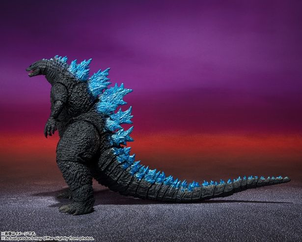 【写真を見る】ゴジラとコングが迫力満点のフィギュアに！(「S.H.MonsterArts GODZILLA FROM GODZILLA x KONG: THE NEW EMPIRE (2024)」)