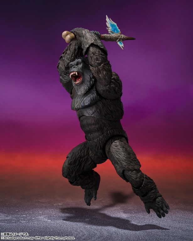 斧を持たせればアクションシーンも再現可能！(「S.H.MonsterArts KONG FROM GODZILLA x KONG: THE NEW EMPIRE (2024)」)