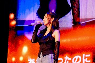 東京では「みなさん会いたかったですか？」と日本語で、また大阪では「みなさん、めっちゃ会いたかったで」と関西弁で挨拶