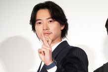 山崎賢人、アクションもボールがあったら「もっと速く走れたかも！」山崎貴監督が駆けつけるサプライズもあった