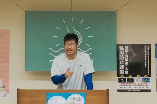 佐藤二朗がベテラン刑事の多々羅を熱演