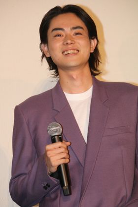 菅田将暉が『あゝ、荒野』での濡れ場を語った