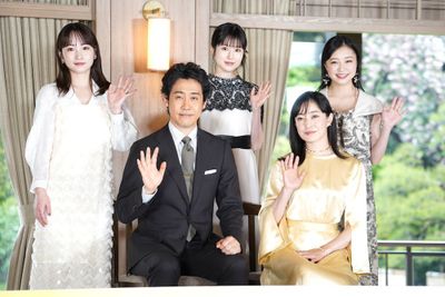 家族キャストが集結！映画『ディア・ファミリー』(6月14日公開)家族決起会見で家族写真をパシャリ