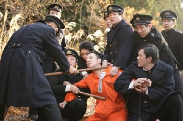 何度も脱獄を繰り返す主人公・鈴木雅之の目的とは一体!?