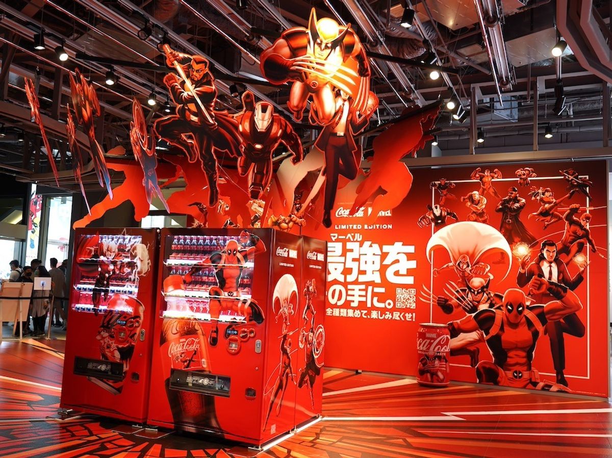 コカ・コーラ×マーベル コラボ限定スタジアムジャケット