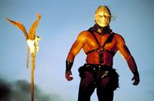 「マッドマックス」シリーズの悪役がインパクト抜群で魅力的すぎる！(『マッドマックス2』)