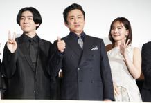 映画『鬼平犯科帳 決闘』(公開中)の公開記念舞台挨拶に登壇した十代目松本幸四郎、八代目市川染五郎、中村ゆり