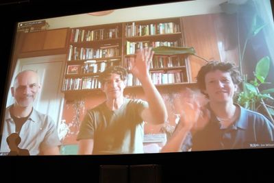 オンラインで日本の観客の質問に回答！左からプロデューサーのジェームズ・ウィルソン、ジョナサン・グレイザー監督、音楽のミカ・レヴィ