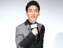 主演映画『碁盤斬り』の初日舞台挨拶に登壇した草なぎ剛。撮影を振り返り共演者との思い出、魅力をたっぷりと語った