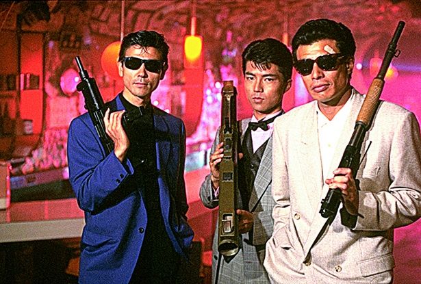 デビューしたばかりの仲村トオルがタカとユージにこき使われる新米刑事の町田透を演じた(『またまたあぶない刑事』)